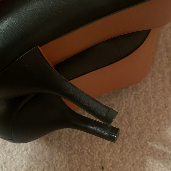 Black/Black-white Coach heels - Picture 9 of 10